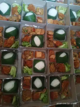 Paket Nasi kotak Nasi box Ayam Goreng serundeng jakarta Bekasi