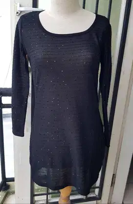 kaos hitam divide