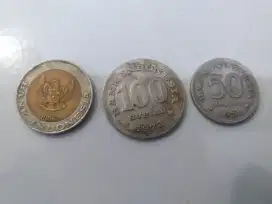 Monggo yg butuh uang koin kuno 50 rupiah 100 rupiah dan 1000 rupiaj