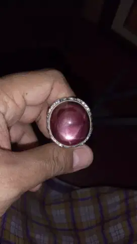 Permata Ruby Star  Merah Besar dan tebal.