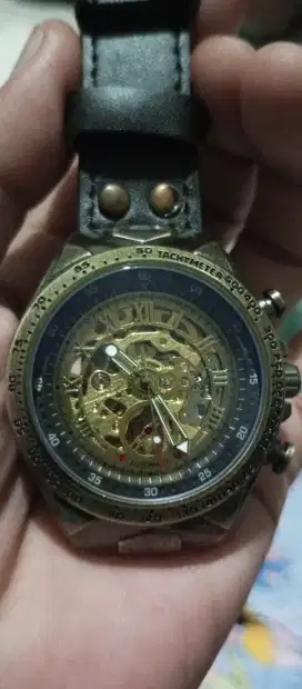 Jam tangan mekanism automatic