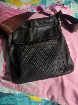 Tas branded brown