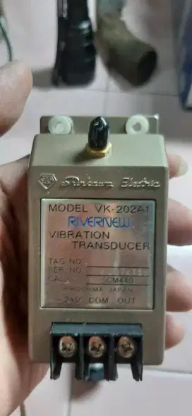 Vibration transducer