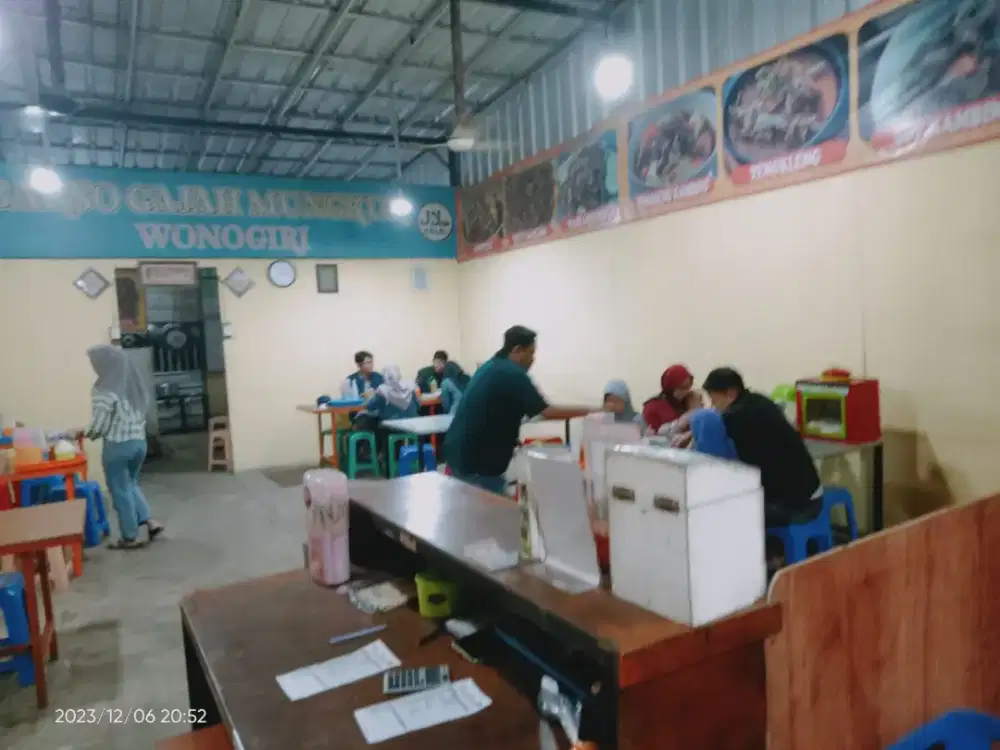 Dibutuhkan cepat karyawan di warung bakso