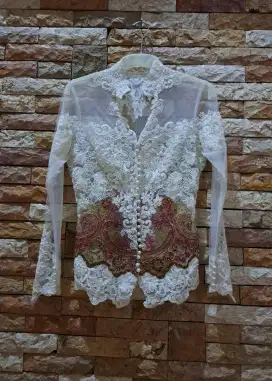 Kebaya modern karya Mega