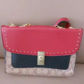 Tas coach merah