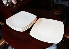 Piring Saji Kotak