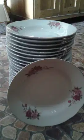 Piring Makan Rose Lawas