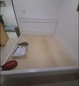 SALE Tempat tidur 180 x 200