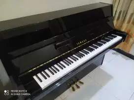 Piano Yamaha LU