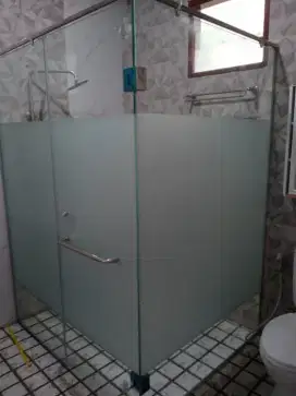 Sekat shower kamar mandi