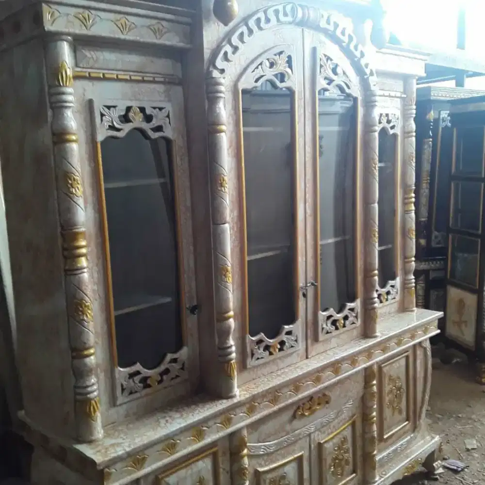(Furniture Lemari 4 Pintu Classic Mewah Besar Murah)