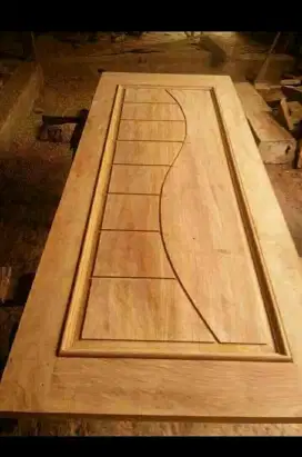 Pintu kayu mahoni