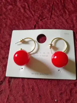 Anting bola merah, nego