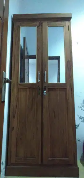 Lemari kayu/ lemari pakaian