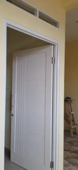 Pintu kamar kayu