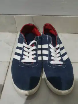 Sepatu Casual Adidas