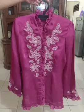 Atasan model kebaya atau blazer. Cantik bgt, msh seperti baru. Nominus