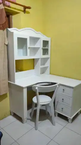 Meja kursi belajar