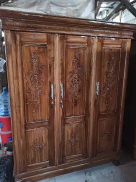 Lemari pintu 3 Jumbo ukir Minimalis