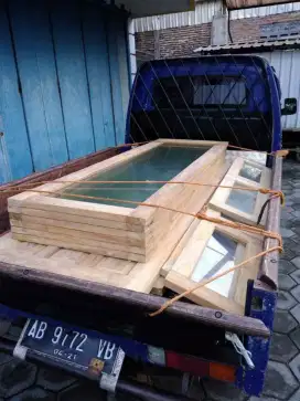 jendela kayu jati kaca riben