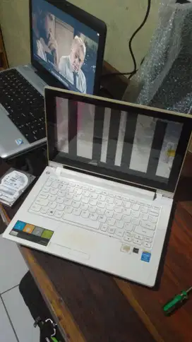 Di beli laptop bekas segala kondisi