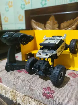 Mobile remot 4WD model offroad  masih baru skala 1:14