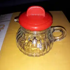 botol tempat kecap ada tutup utk penuang