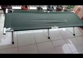 Tempat tidur portable