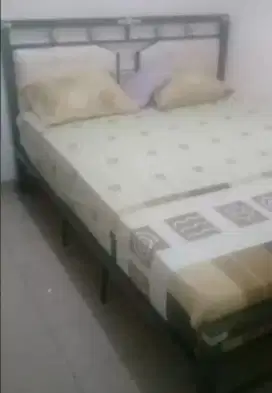 Tempat tidur besi 160 x 200