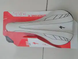 Sadel Specialized Riva putih size 143mm ex display