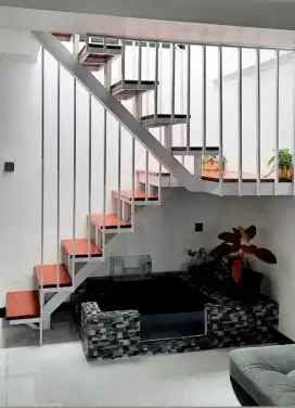 Tangga rebah / mezanin