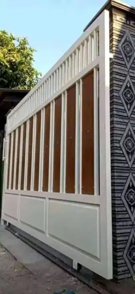 PINTU PAGAR.GERBANG DORONG BESI GALVANIS KOMBINSI WOODS PLANK