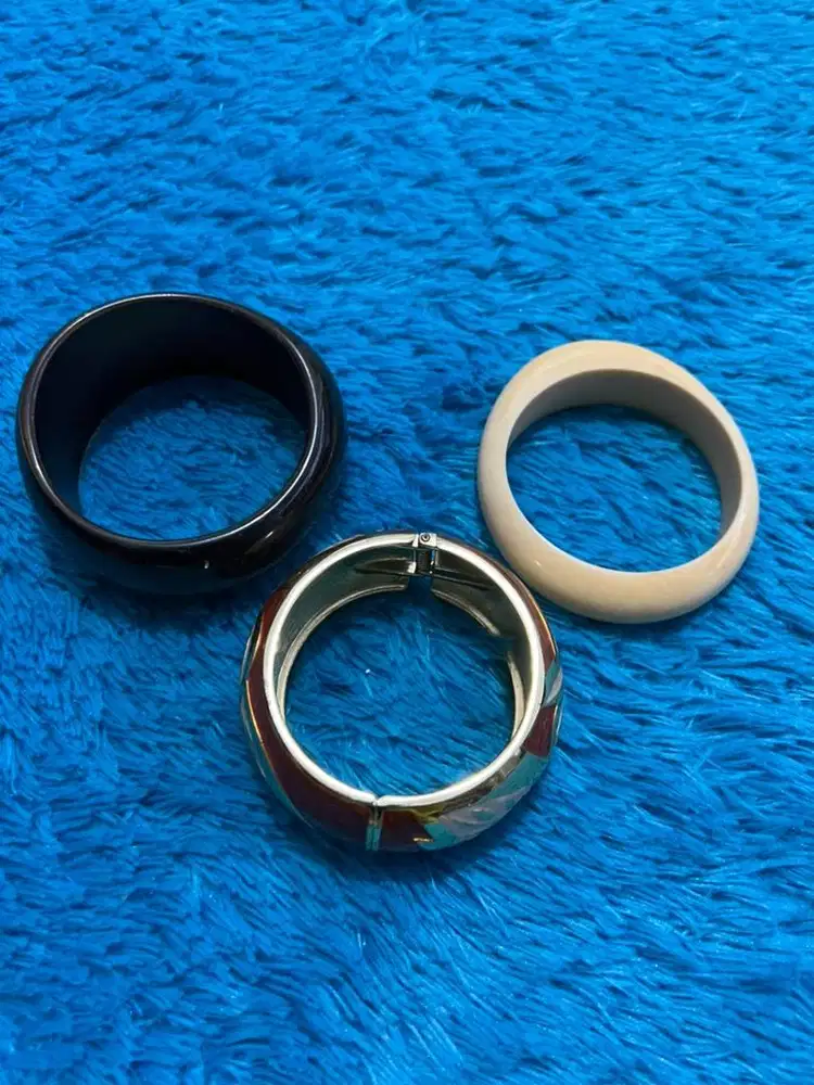Gelang aksesoris