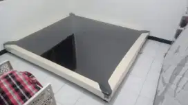 Dipan tempat tidur bahan kayu