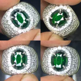 NATURAL VIVID GREEN TSAVORITE GARNET 1.55 CTS HQ