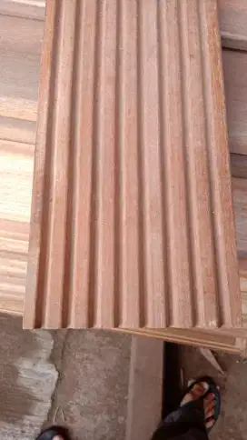 Decking polos dan alur