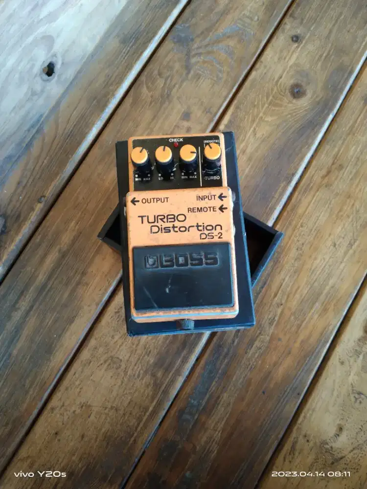 Efek boss turbo distortion ds-2