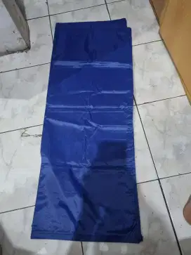 Sarung bantal seperti bahan jas hujan