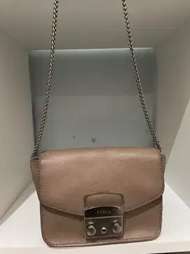Tas Furla metro police