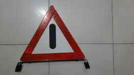 Segitiga Pengaman Mercedes