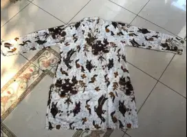 Kemeja Atasan Batik Wanita. Preloved Like New. Nominus. Warna Terang