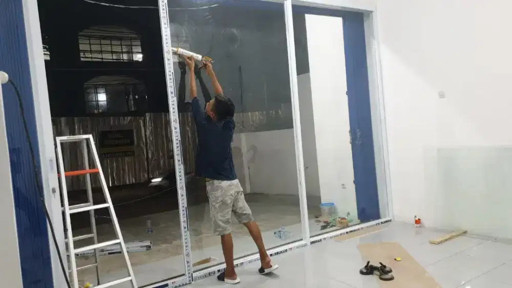 Tukang alumunium kaca