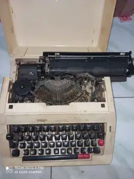 Mesin tik manual jaman dulu