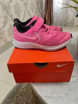 Sepatu nike pink