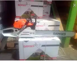 mesin chainsaw potong kayu