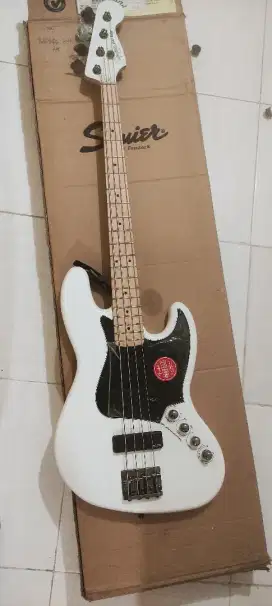 Squier Contemporary Active Jazz Bass HH Guitar Maple FB Flat White
