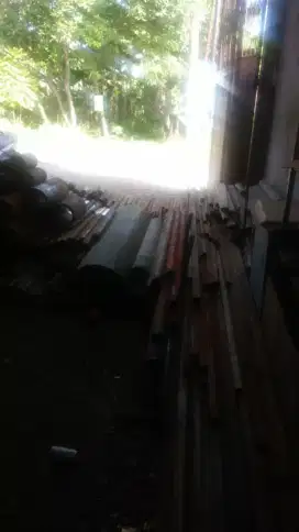 Cari besi tua bekas bongkaran proyek dan pabrik