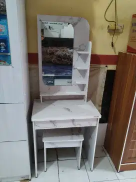 Meja rias minimalis 60