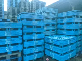 Palet plastik bekas kondisi baik